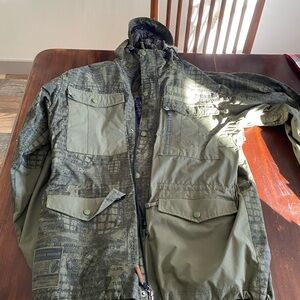 Grenade Men's Green snowboard Jacket size xl